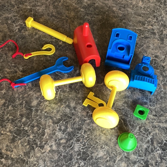 Vintage Tupperware toy train - Picture 3 of 9